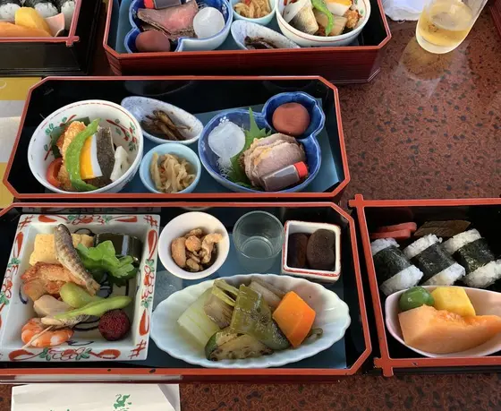 船でのお食事