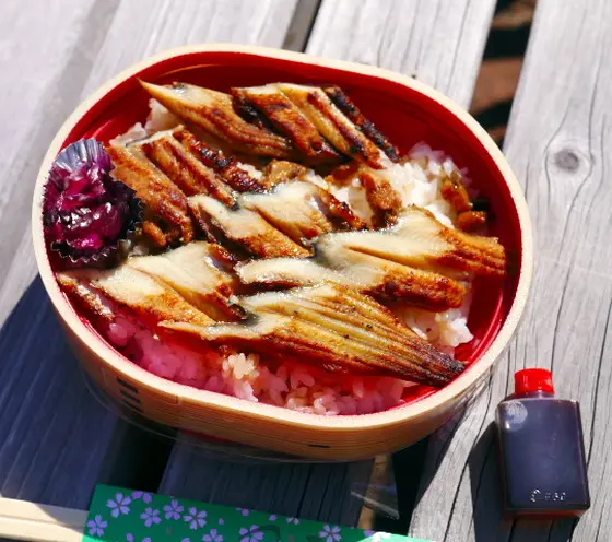 人気のあなご丼
