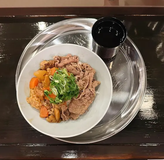 牛めしと煮込みのあいがけ