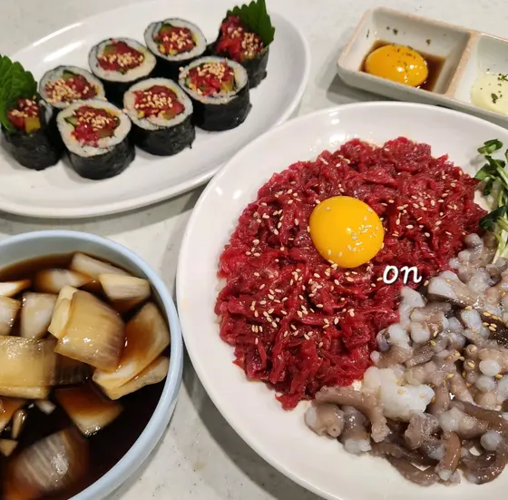 生タコ＆ユッケ🐙ユッケ巻き