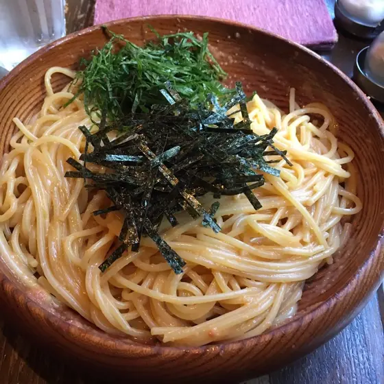 おすすめは、この店の人気No.1。たらことウニと青じそのスパゲッティです♡