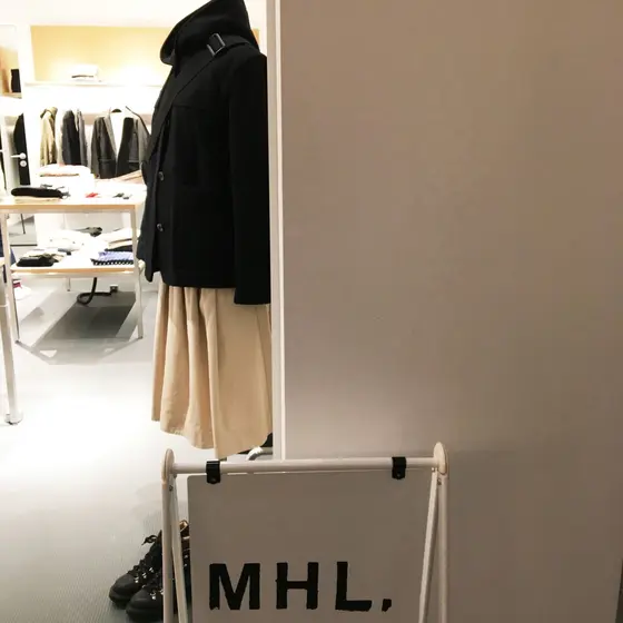 シンプルでモダンな日常着