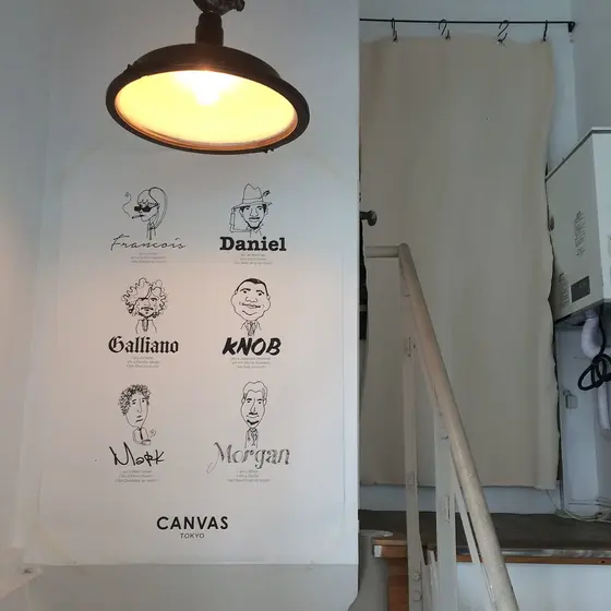 壁にはかわいい絵が♡