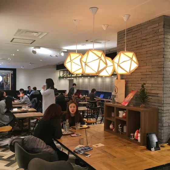 WiFi完備の広々とした店内