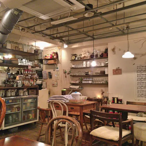 あたたかみのある店内