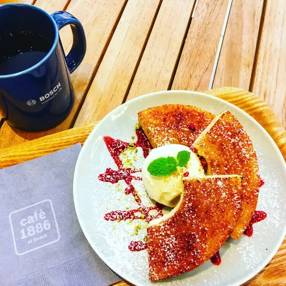 Baumkuchen Brûlée with Vanilla Ice Cream
バウムクーヘン ブリュレ バニラアイス添え