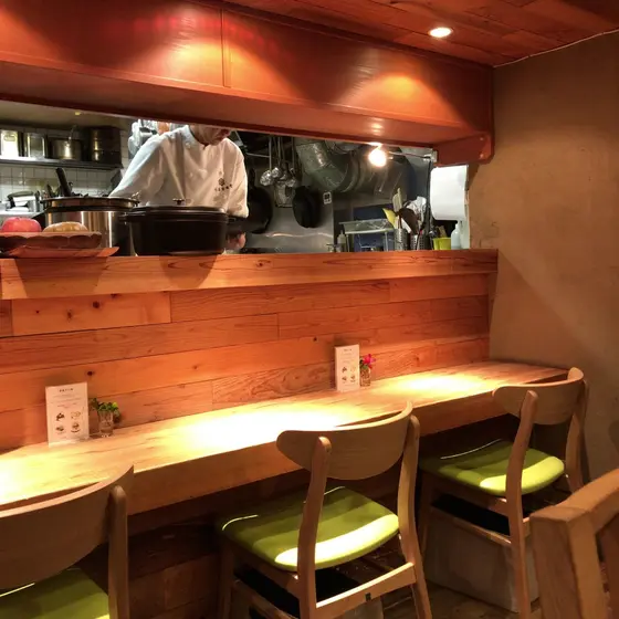 カウンター席もあります