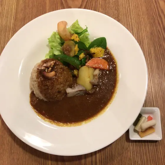 と言いつつ、ベジカレーにしました