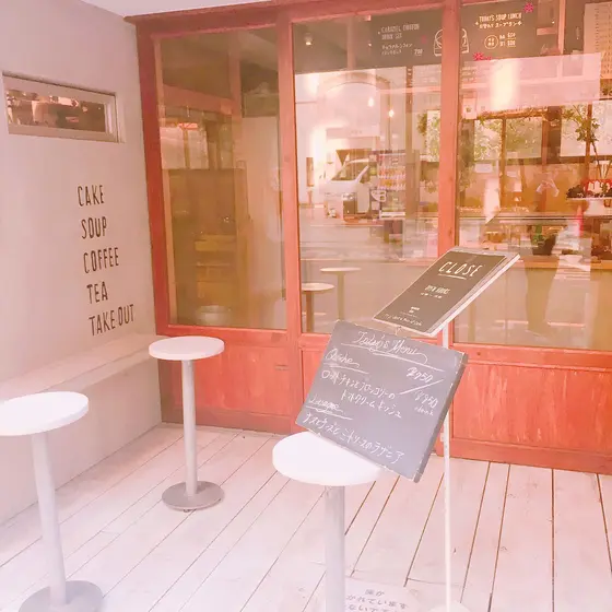 店内は木やレンガを基調とした温かい空間☀️