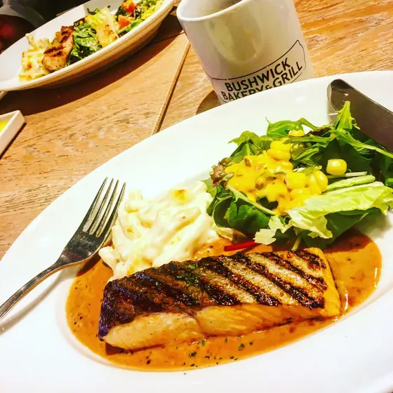 サーモン、チキン、ハンバーグ、クラムチャウダー‥何を食べても美味しい(o^^o)
