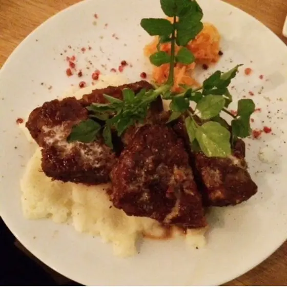 お肉料理も本格的！
