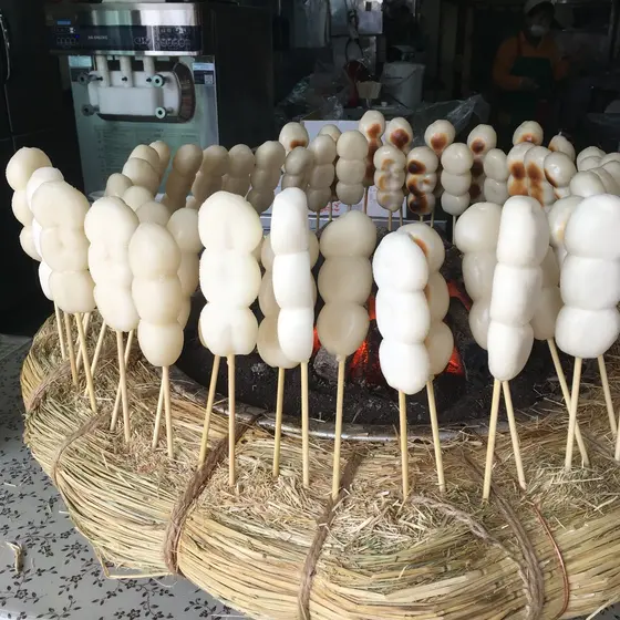 お餅のメリーゴーランドやぁ！