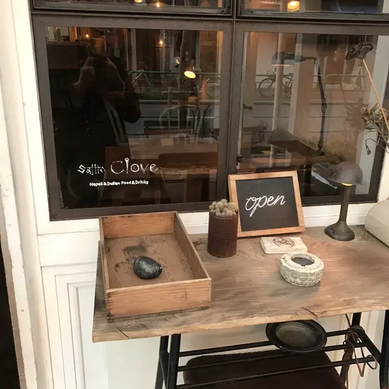 入り口もまあ洒落てる