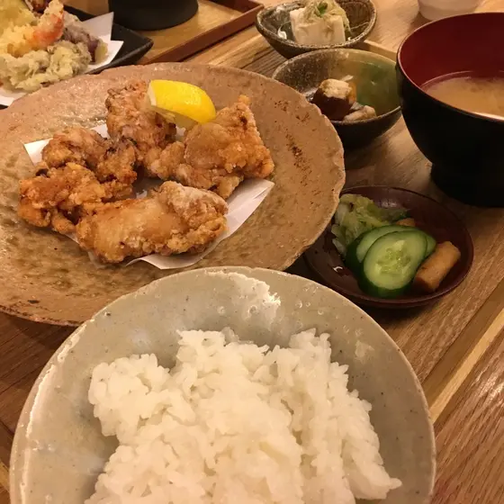 若鶏の竜田揚げ定食	￥880