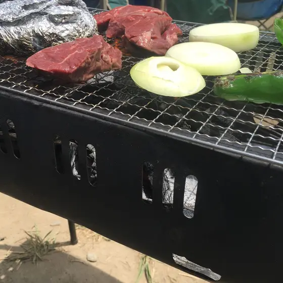 肉野菜を焼いて、みんなでワイワイ♪