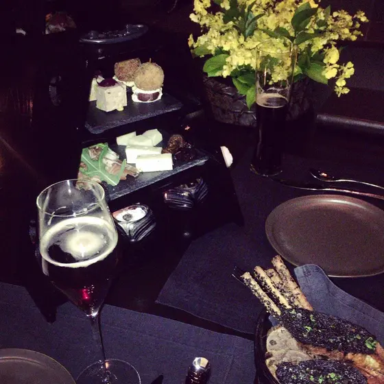 シャンディガフやモヒートまでブラックでした!