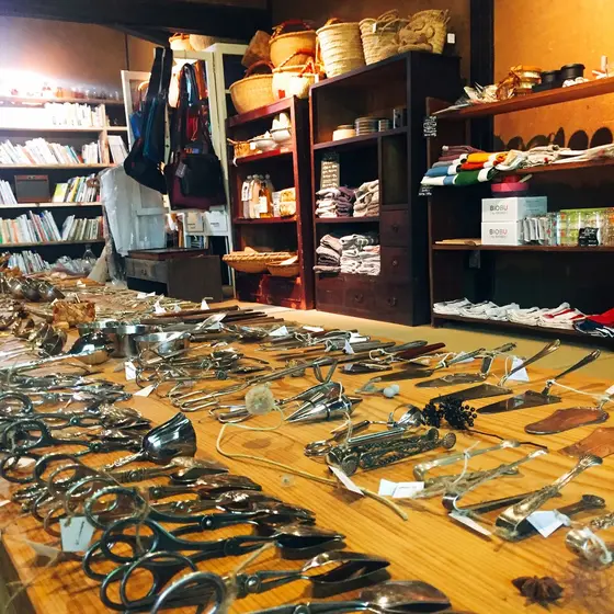 ヨーロッパのアンティーク品がずらり。