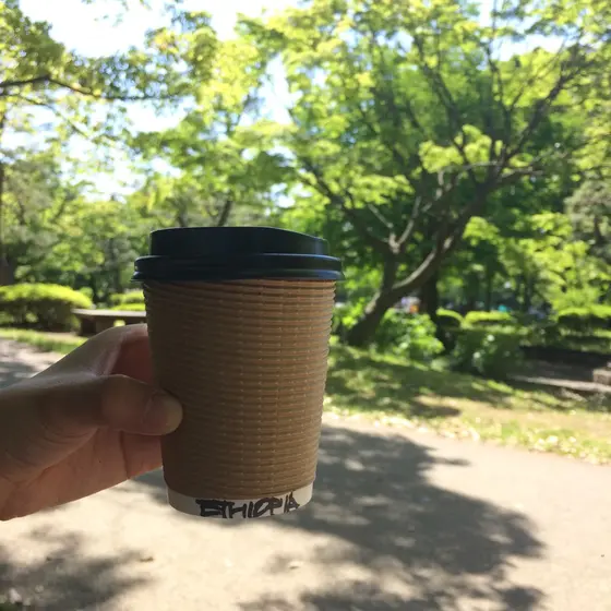 近くの公園にテイクアウト！