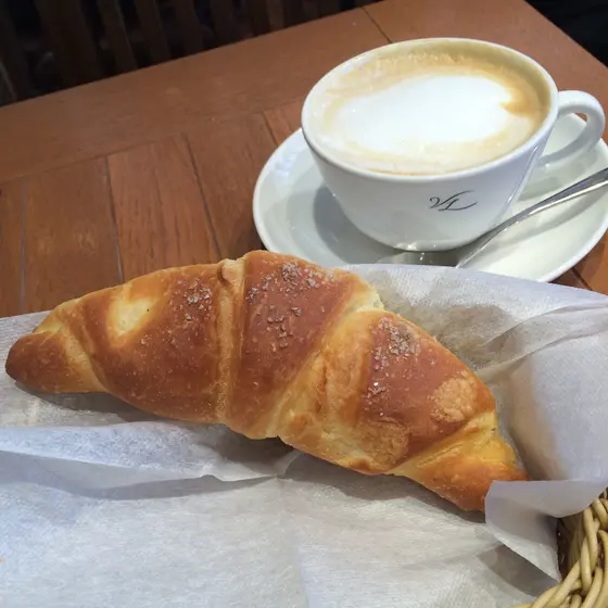 人気のパン・サレ&カフェラテ