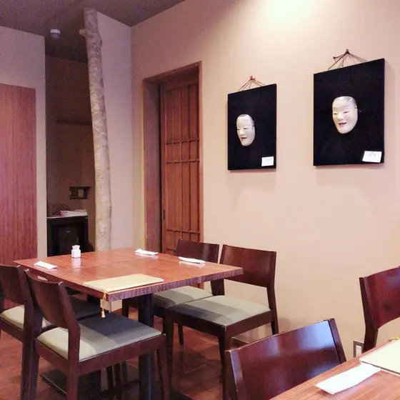 落ち着いた静かな店内