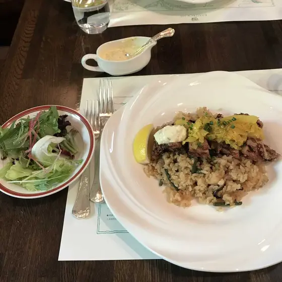 信州ハーブ鶏の山賊焼と山菜ピラフ