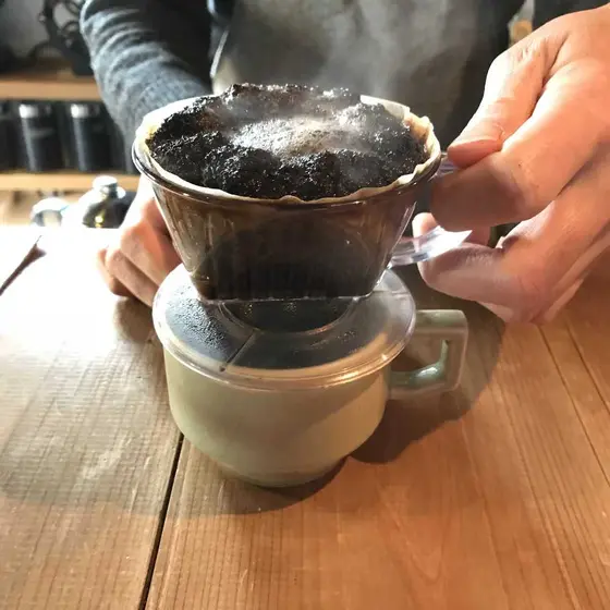 むくむくと豆が広がるコーヒー