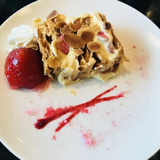 主役の子のプレートと同じ銀座マキシムのミルフィーユ🍰