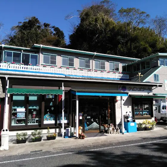 店外の様子とアクセス