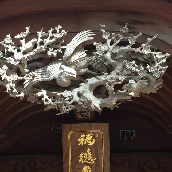 上の彫刻もすごい