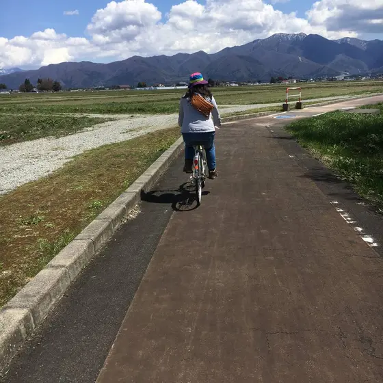 自転車を借りてサイクリングロードを走る。爽やかな風が吹いた