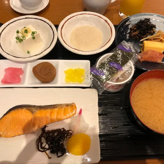 朝食付き