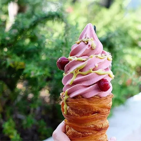 アラゴスタチェリー（ソフトクリーム）650円