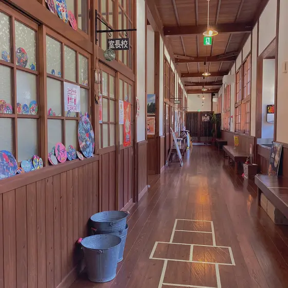 まるで小学校のような内装