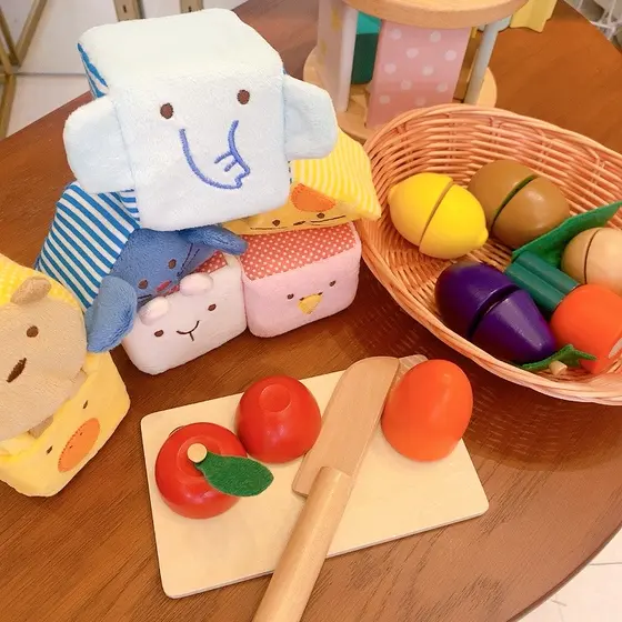 小さいお子さんはおもちゃで遊べます！