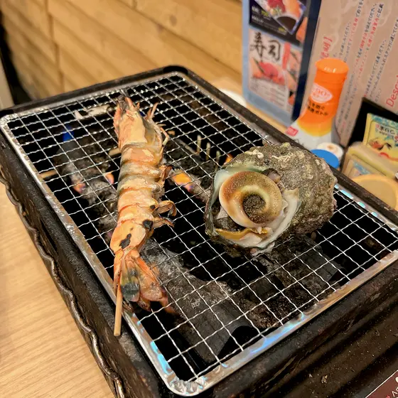 左)大海老塩焼き    右)サザエ浜焼き
