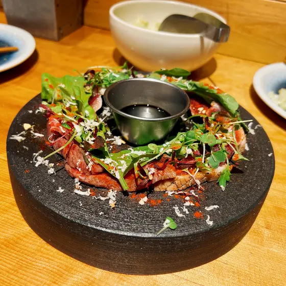 肉の炭火タタキ