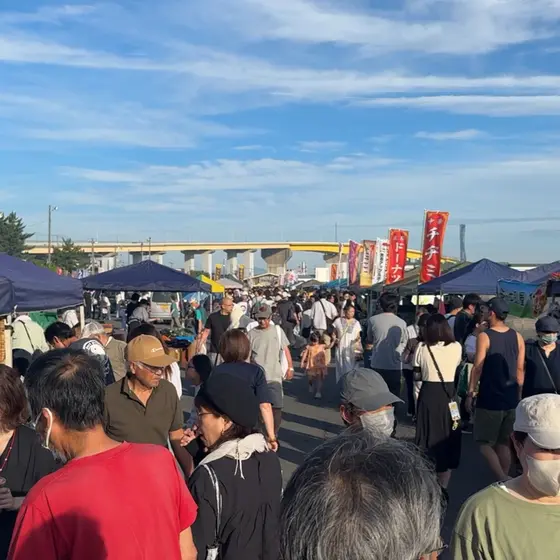 お祭りみたいな混雑具合