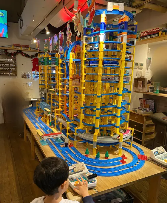 一階にある圧巻のプラレール
