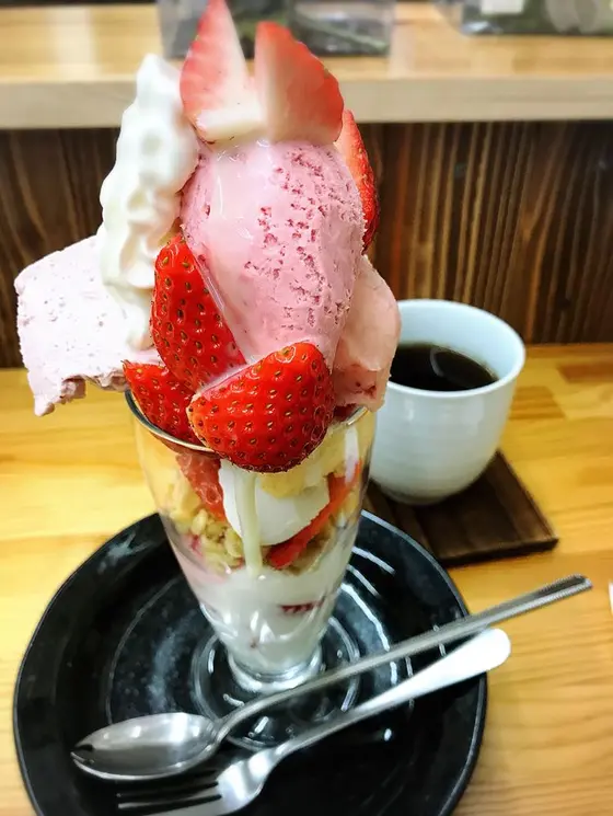 人気の季節のフルーツパフェ