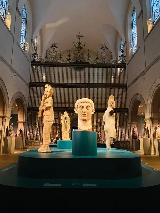 中世彫刻ホール