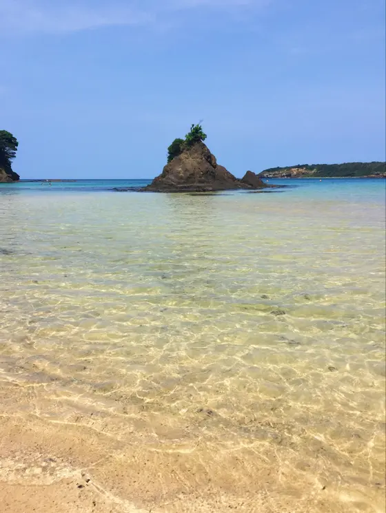海に浮かぶ小島