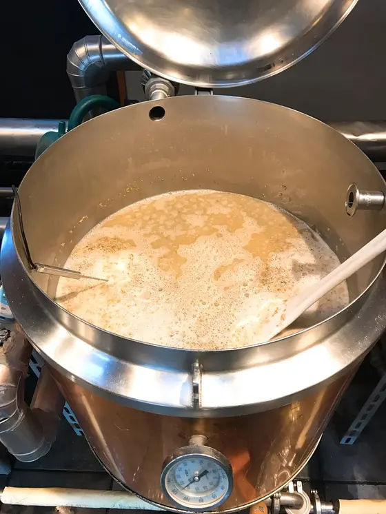 ホップと一緒に煮込む