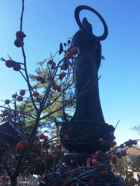 仏像を背後から