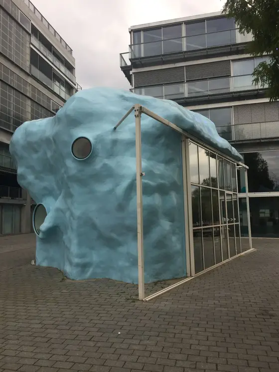変なのー。