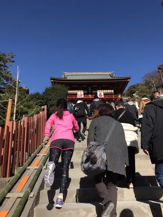 境内に向かう階段