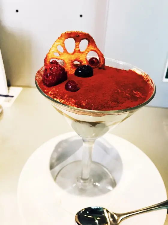 豆腐ティラミス。料理が得意なので家で作ろうと思ったが何がはいってるか1つもわからなかった。