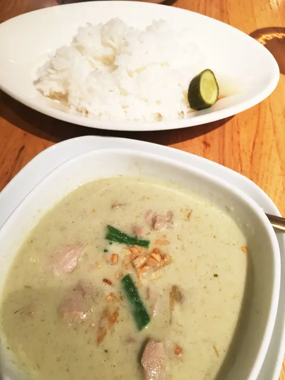 定番メニューのグリーンカレー