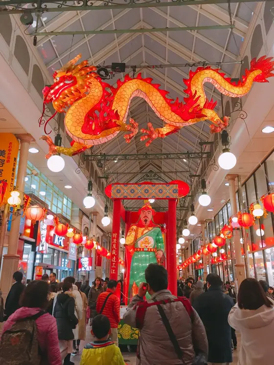 期間中は商店街もランタン祭り！