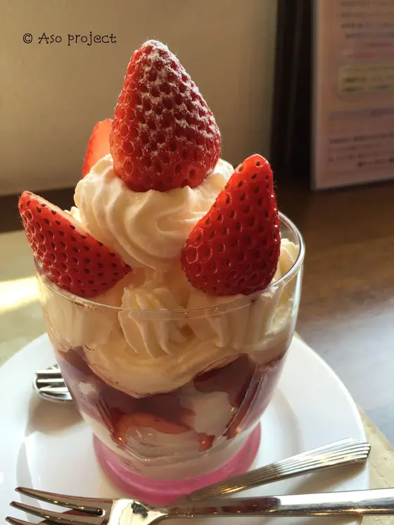 いちごパフェ