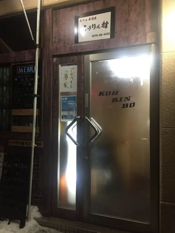 入り口はちょっとわかりにくいです。